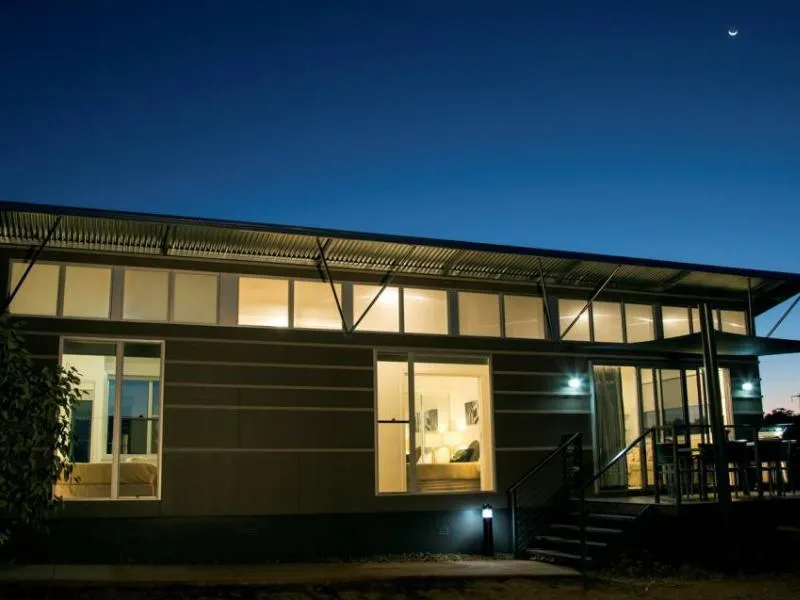 Savannah Cabins, Taronga Western Plains Zoo - Image 1