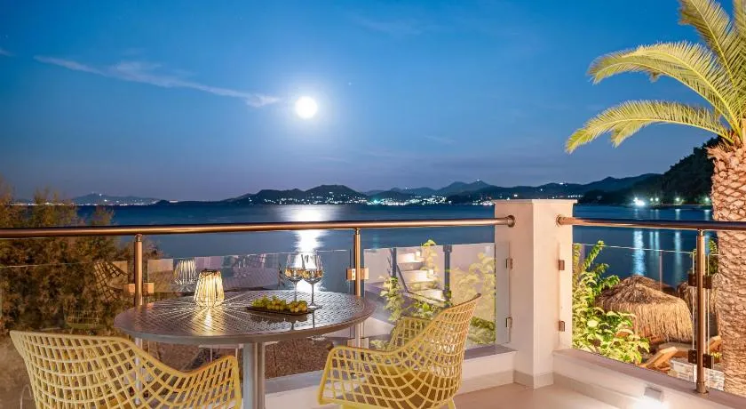 8MOONS Boutique Apartments - Image 1