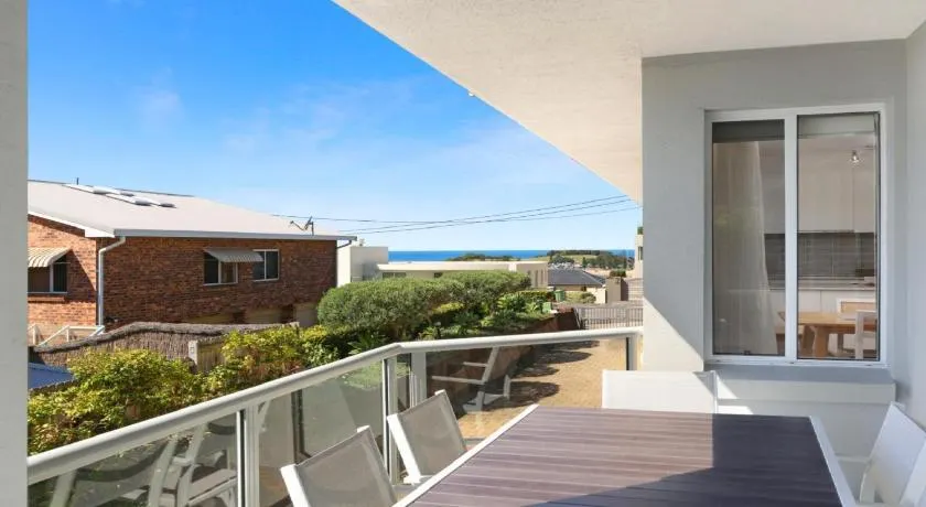 Moon Glow Views, Short Walk To Beach Accom Holidays - Image 1