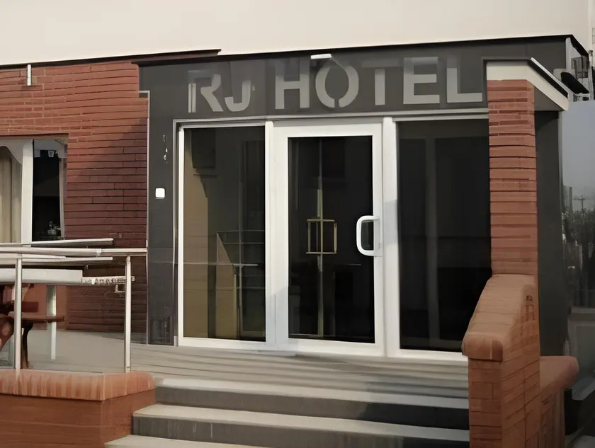 RJ Hotel - Image 1