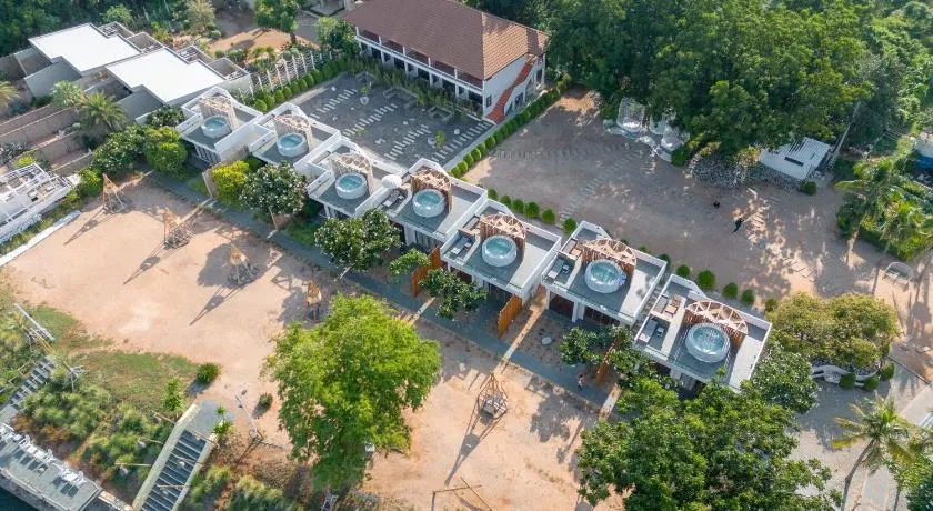 Rimtalay Resort Koh Larn - Image 1