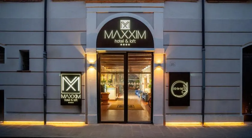 Maxxim Hotel & Loft - Image 1