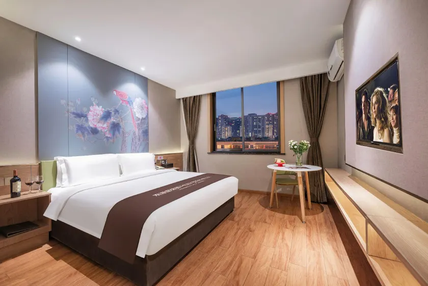 Chengdu Rongcheng Hotel (Tianfu Square Subway Station, Chunxi Road) - Image 1