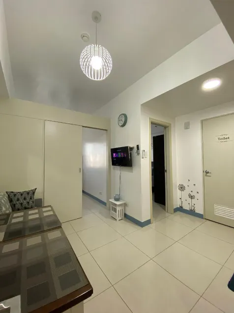 Cozy 2BR corner unit in a prime location, your perfect city home - Image 1