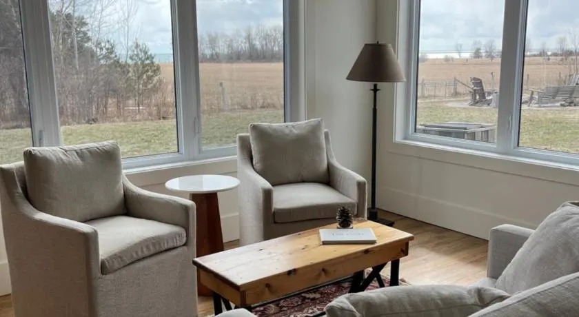 Escape the noise and unwind at the Bluebird Guest House - Image 1