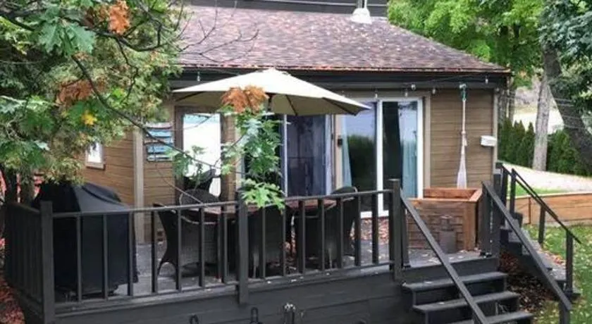 Om chalet 2 avec spa et foyer bordé du fleuve - Image 1