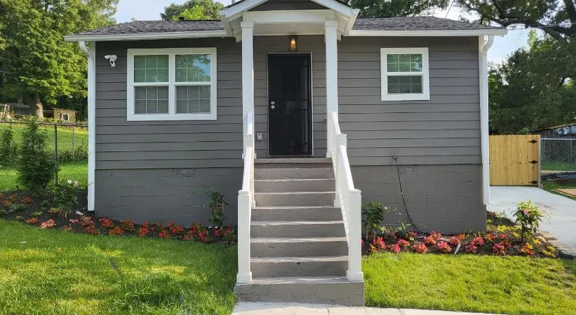The Silver Cottage - Image 1