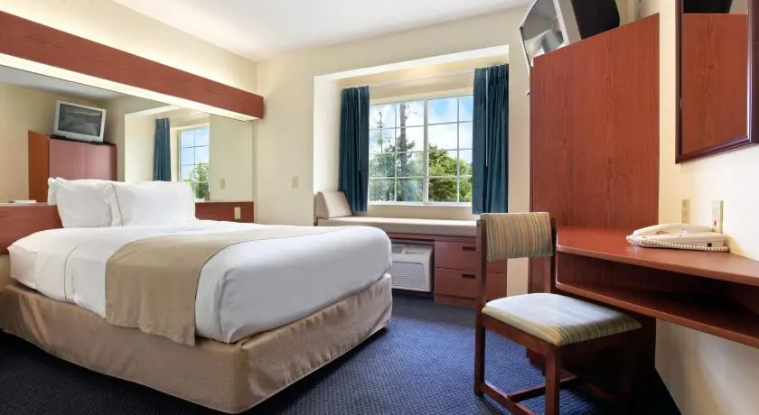 Rincon Inn and Suites - Image 1
