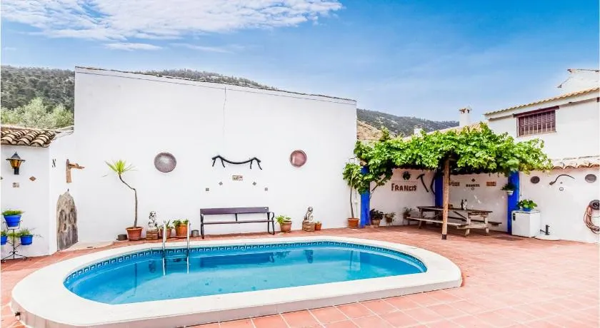 Stunning Home In Rute - Image 1