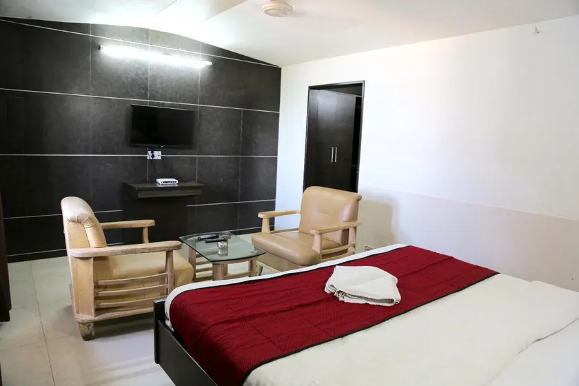 Hotel Khushi International - Image 1