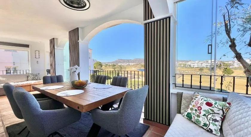 Stunning apartment with overflow pool and golf view - Image 1