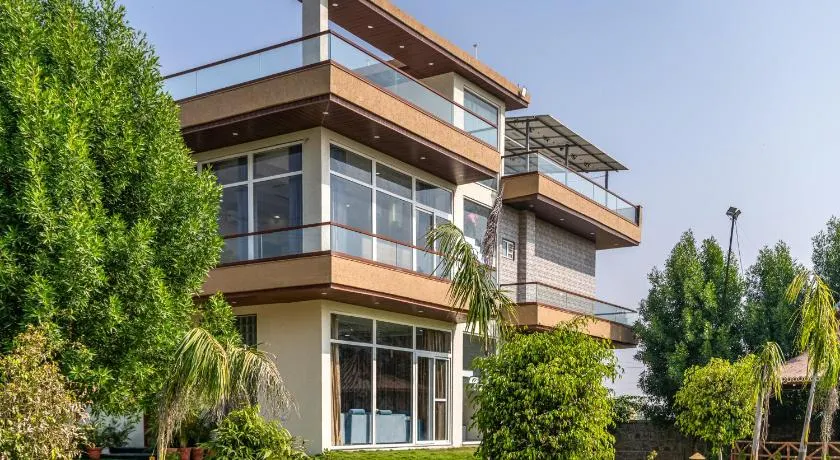 ELIVAAS Signature Echoes by the Aravalli Pet-friendly 5-BHK Villa With Private Pool - Image 1