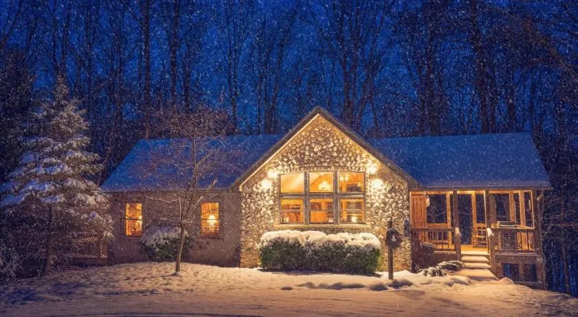 Cherry Ridge Retreat Luxury Cabins - Image 1