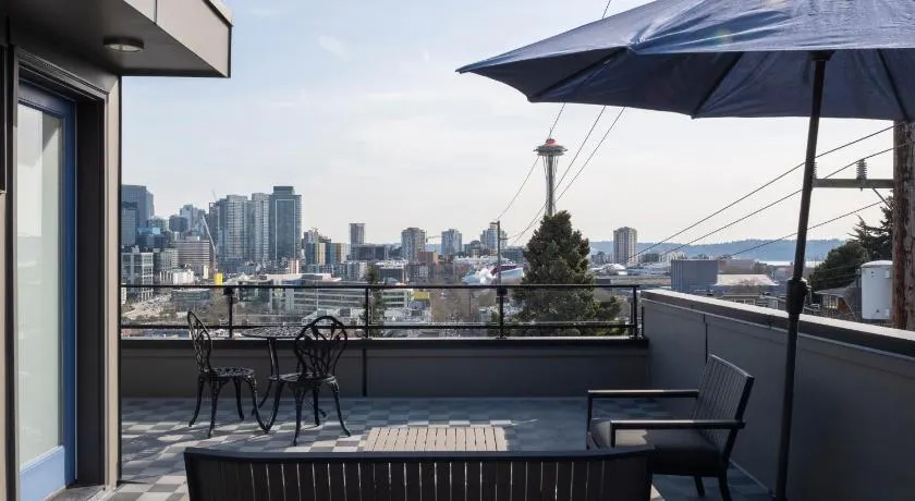 Modern Townhome with Space Needle View - Image 1