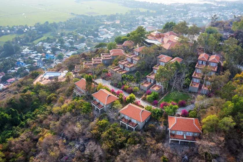 Victoria Nui Sam Lodge - Image 1