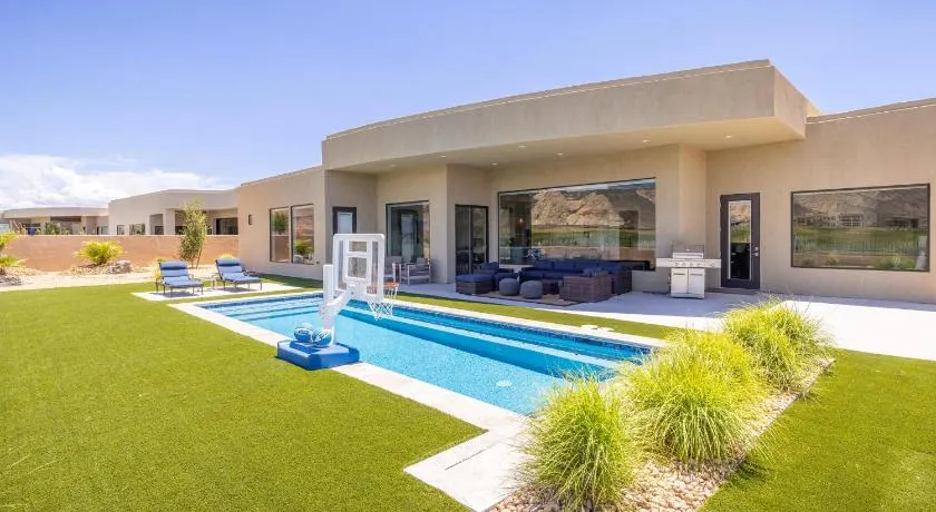 Oasis On The 9th - Image 1
