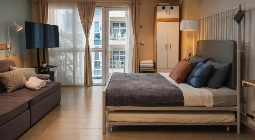 12e Spacious Cozy Suite at The Venice Mall with FREE Parking and Washing Machine - Image 1