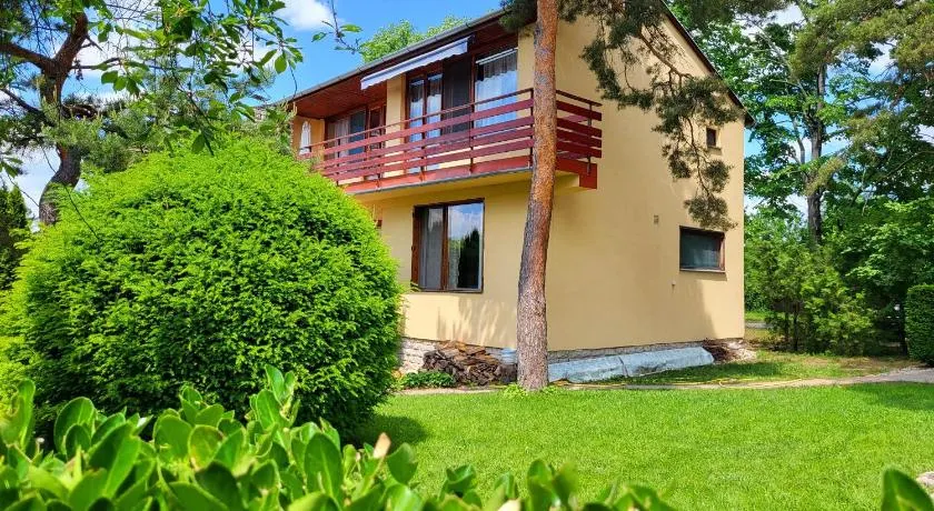 Fenyves Villa Balatonakarattya - Image 1