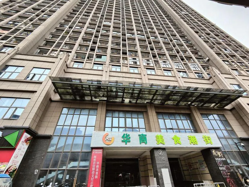 Min Hou Yi xuan ju Cinema Apartment - Image 1
