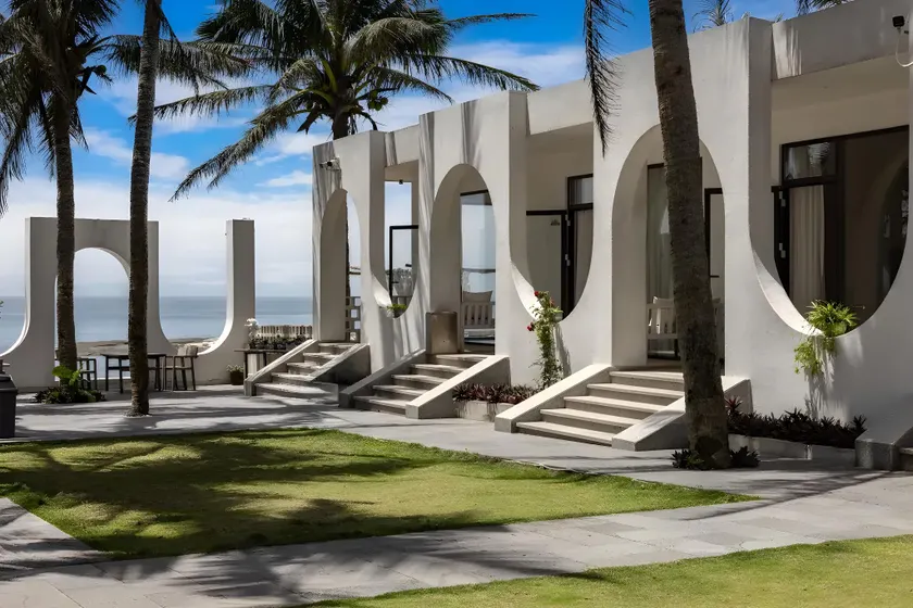 Floral Hotel·Wenchang Yunjuanyunshu Seascape  Hotel - Image 1
