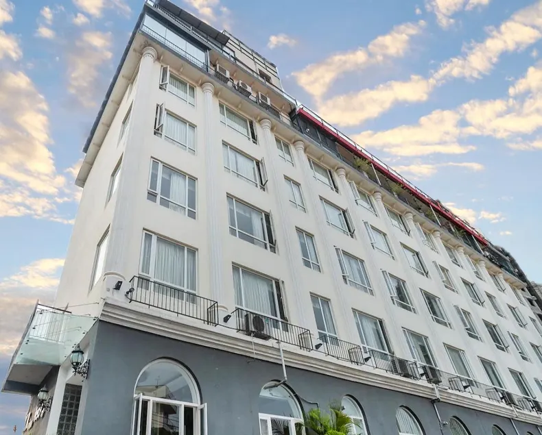 KR Inn Hotel & Convention Centre - Image 1