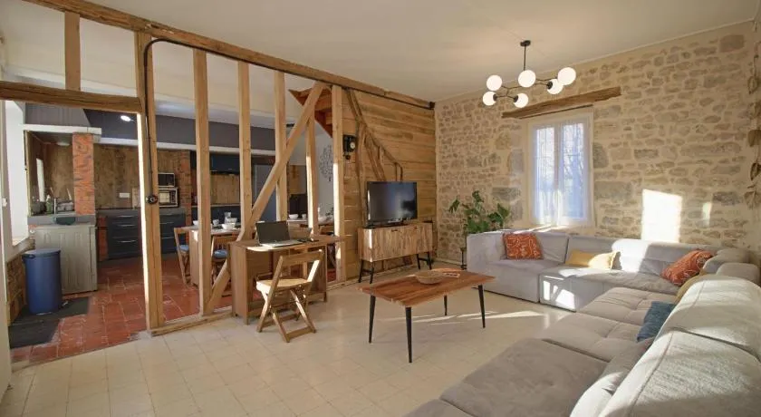 La Petite Folie - Image 1