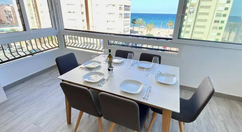 Central Modern Apartment 3 bed 2 bath - Image 1