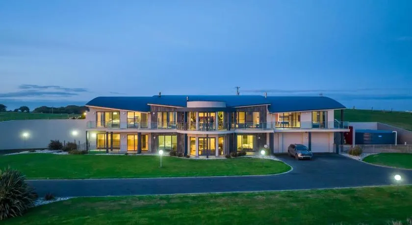 house by the sea - Image 1