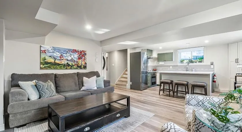 Bright & Cozy Central Retreat - Image 1