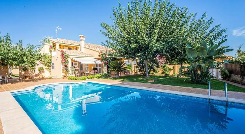 Agradable Villa junto al mar con piscina - Image 1