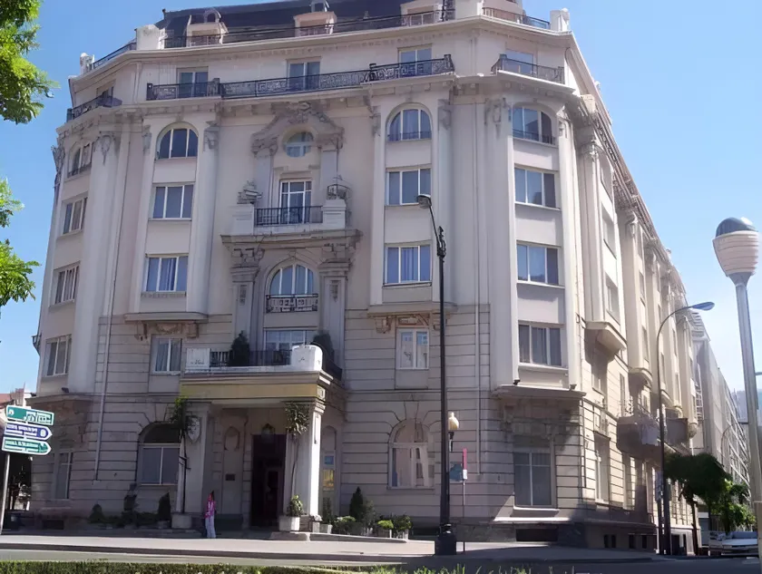 Hotel Carlton - Image 1