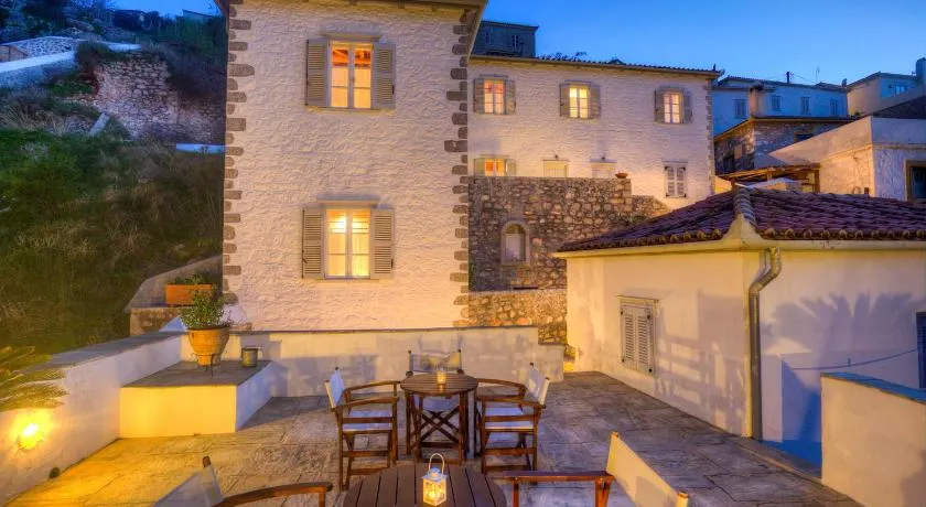 Nereids Guesthouse - Image 1