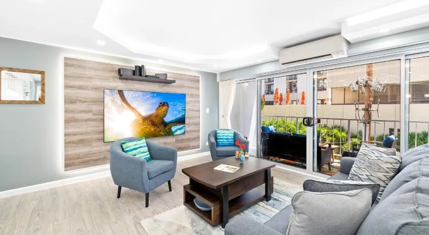 Fully Renovated 2BR and 2BA Near Waikiki Beach with Parking - Image 1