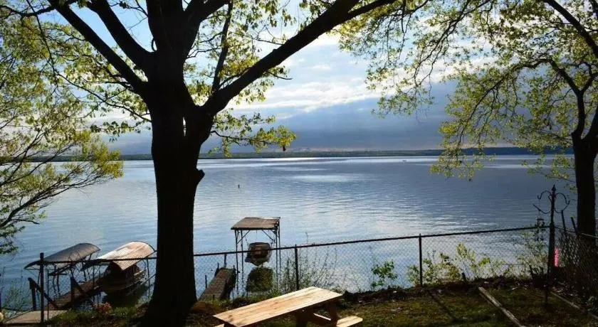 Romantische Waterfront mit Whirlpool auf Wine Trail akzeptiert Haustiere - Image 1