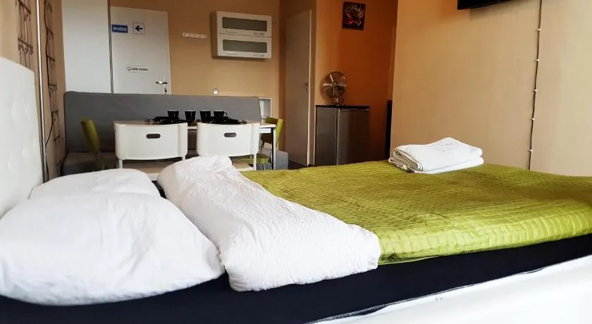 Walk distance to mokotow business park - Image 1