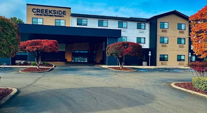 Creekside Hotel & Suites - Image 1