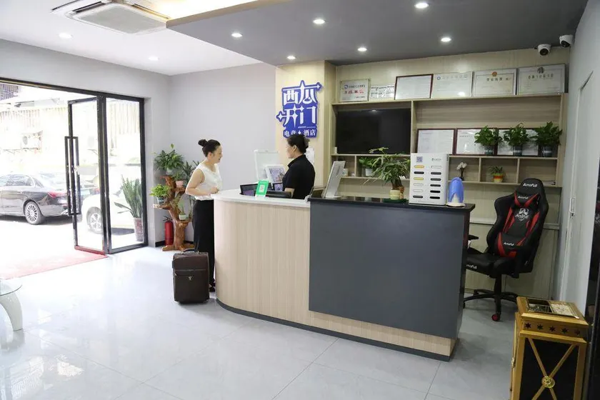 Home Inn Huaxuan Collection Hotel (Guangzhou Railway Station Clocks and Watches City) - Image 1