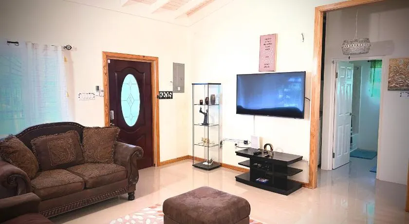 Sweet Holiday Haven - Image 1