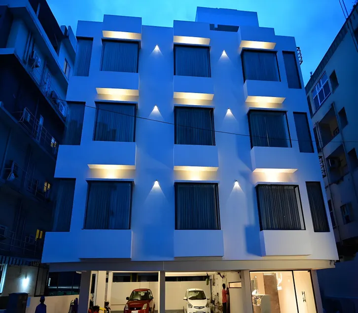 THE Q HOTEL RK BEACH - Image 1