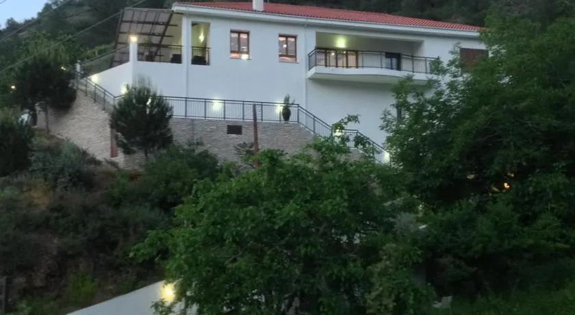 Ta Spitakia tis Theodosias - Image 1