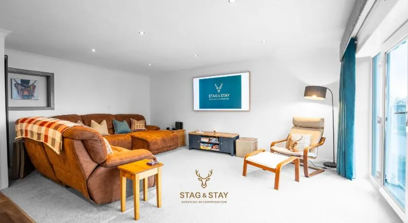 Stag & Stay- Waterlillie - Contractor friendly, Fast WiFi - Image 1