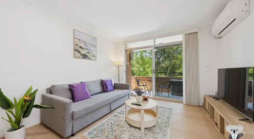 KozyGuru | Macquarie Park | Sunny Apt near Metro - Image 1