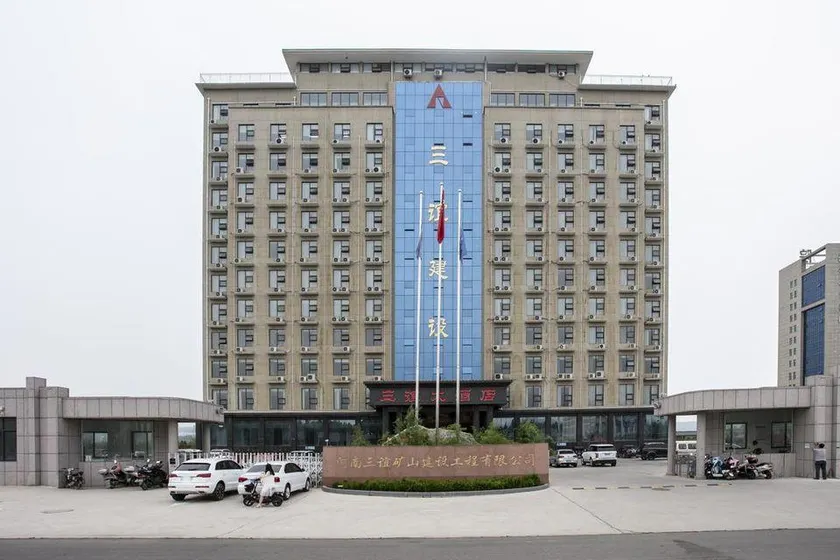 Sanyi Jianshe Hotel - Image 1