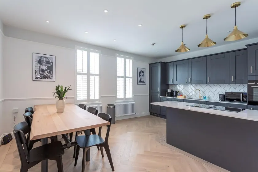 The Stanley By Allsquare Stay Modern 3 Bed 3 Bath - Image 1