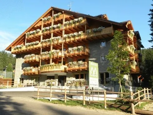 Maribel Hotel - Image 1