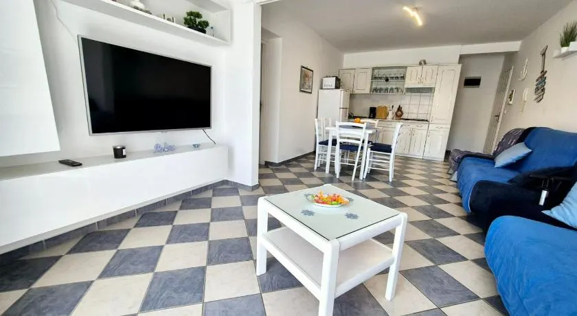 Apartment Blue Maris - Image 1