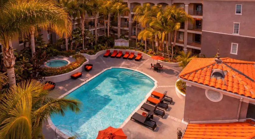 Marina del Rey Family 1BA & 2BA - Pool, Spa and Gym Access - Image 1