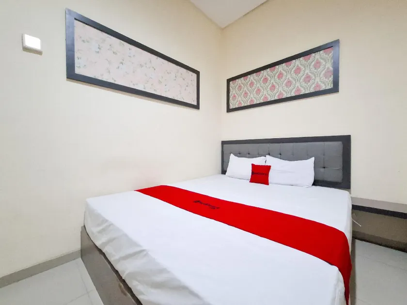 RedDoorz at Hotel Galaksi Ponorogo - Image 1
