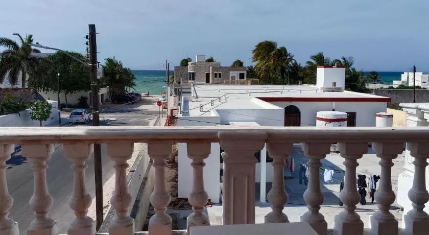 Jacque's Beachside Hostel - Image 1