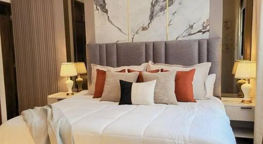Luxury Apartment Downtown - Image 1